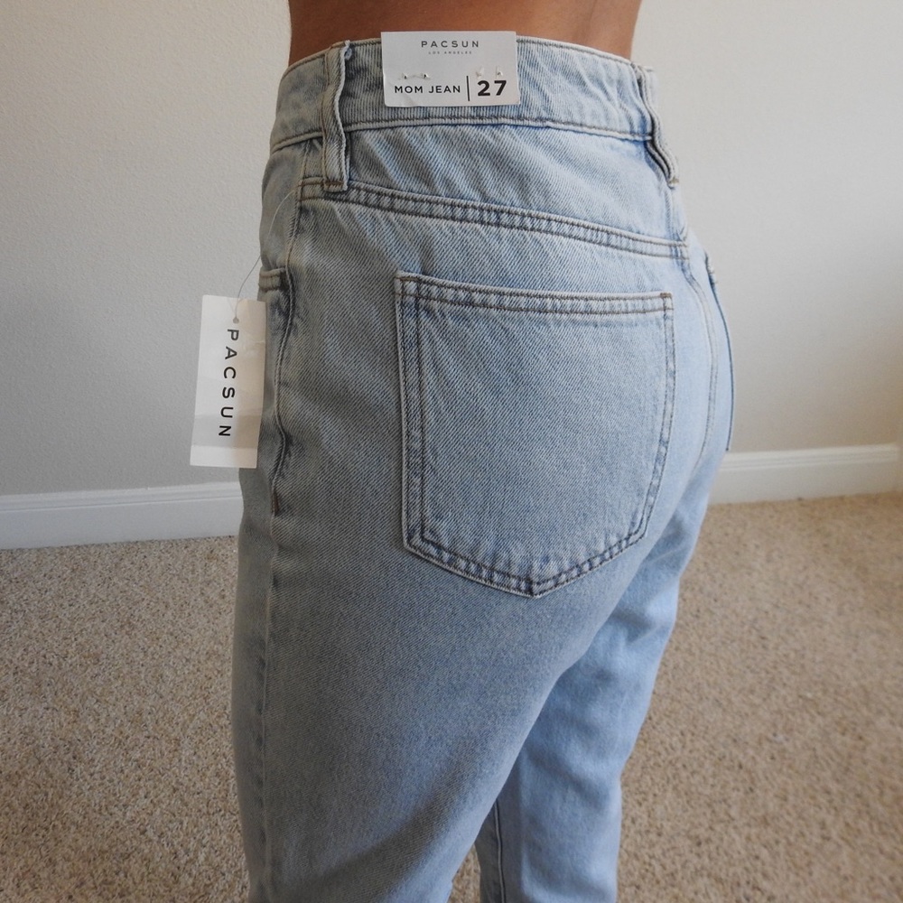 Brand New PACSUN mom jean! Size 27. Super trendy, no rips, light-wash denim